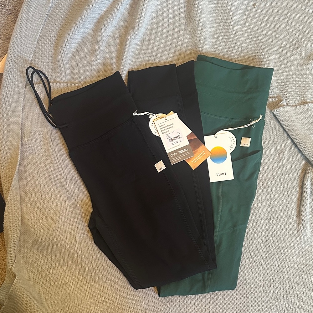 Lot of 2 Vuori Daily Legging Black and Green Mediun NWT
